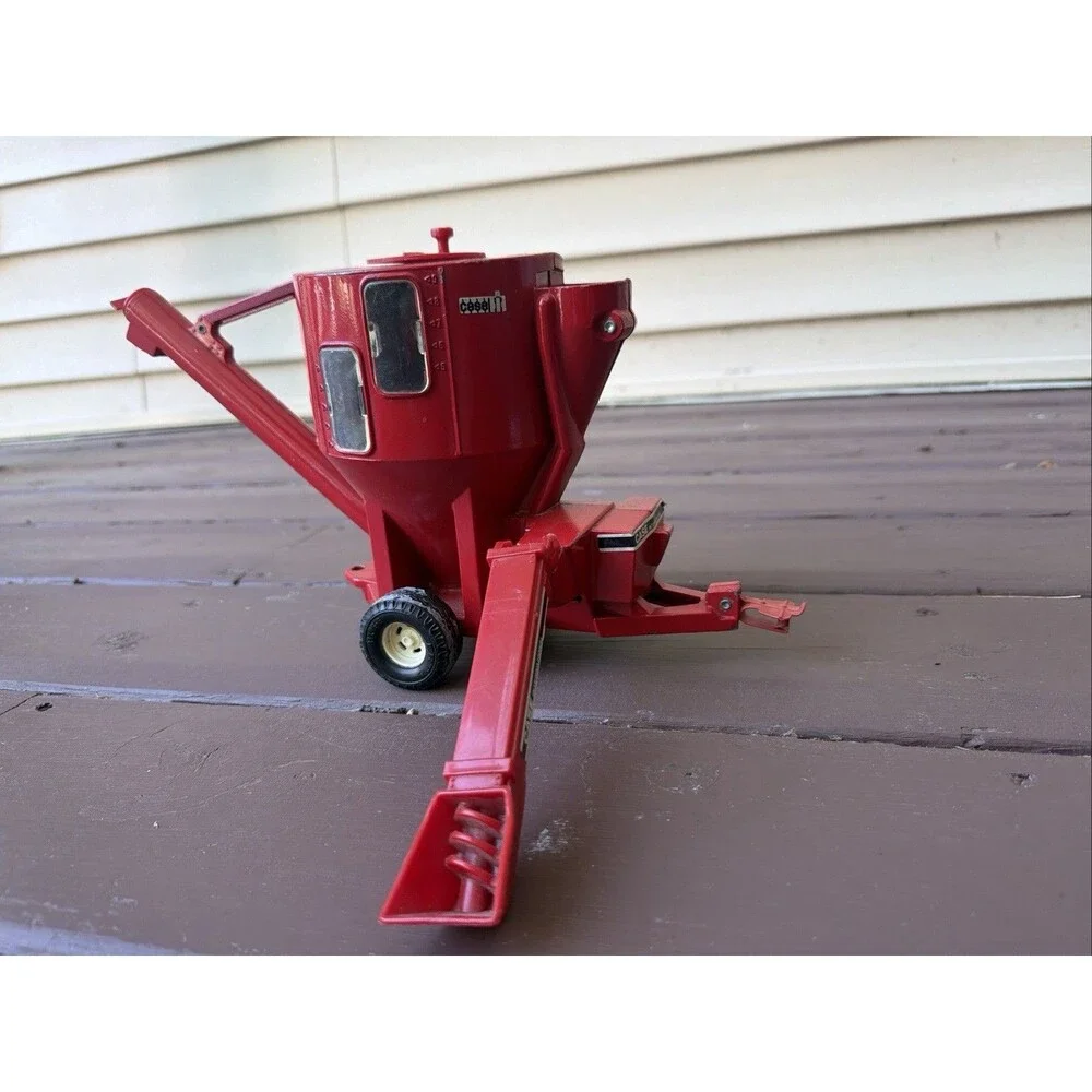 Vtg ERTL International IH Feed Grinder Mixer Mill 1/16 Farm Toy